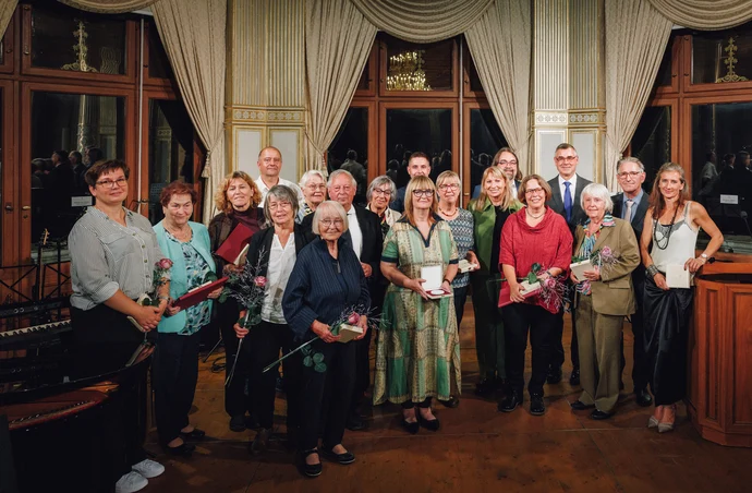 Gruppenfoto mit allen Geehrten